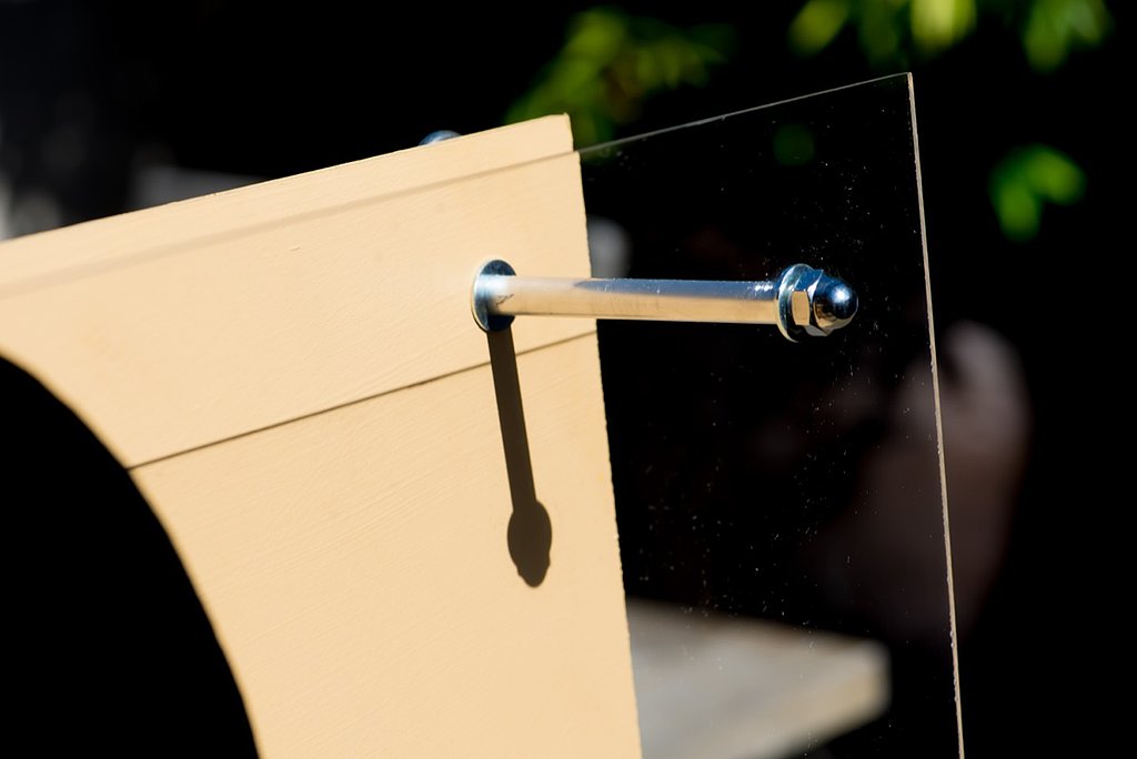 PERSPEX FEATURES